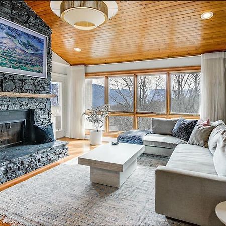 Lux Retro Getaway W/ Ober & Smoky Mtn Views! Villa Gatlinburg Buitenkant foto