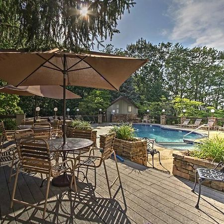 Lux Retro Getaway W/ Ober & Smoky Mtn Views! Villa Gatlinburg Buitenkant foto