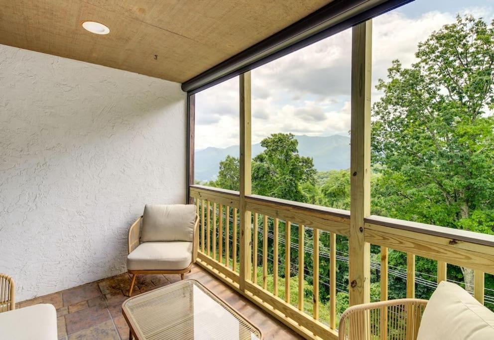 Lux Retro Getaway W/ Ober & Smoky Mtn Views! Villa Gatlinburg Buitenkant foto