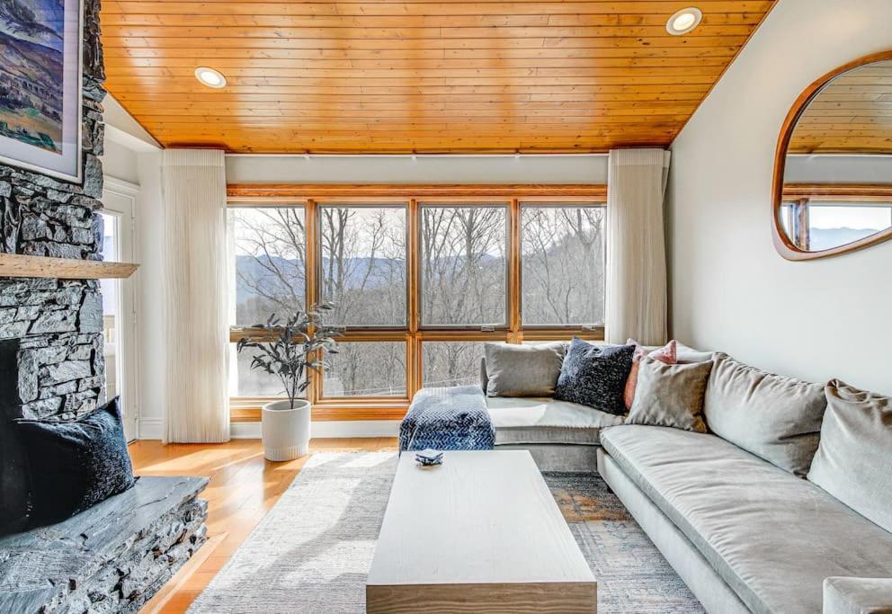 Lux Retro Getaway W/ Ober & Smoky Mtn Views! Villa Gatlinburg Buitenkant foto