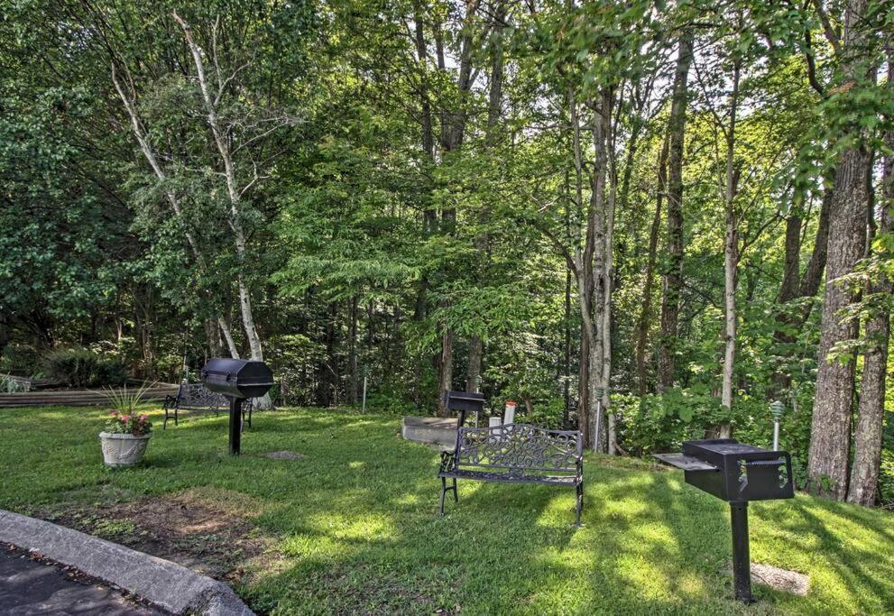 Lux Retro Getaway W/ Ober & Smoky Mtn Views! Villa Gatlinburg Buitenkant foto