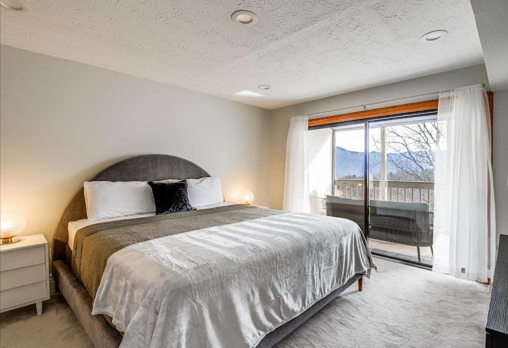 Lux Retro Getaway W/ Ober & Smoky Mtn Views! Villa Gatlinburg Buitenkant foto