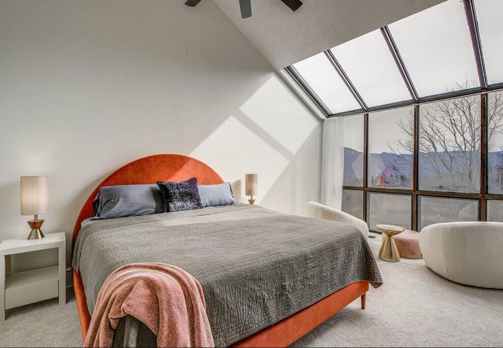 Lux Retro Getaway W/ Ober & Smoky Mtn Views! Villa Gatlinburg Buitenkant foto
